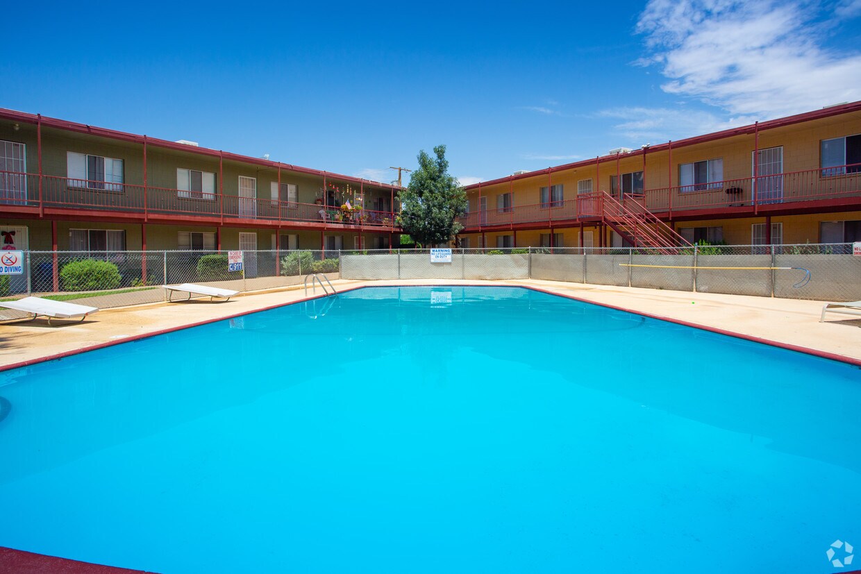 Norton Manor / Small Town Apartments Apartments El Paso, TX