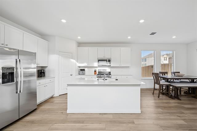 Building Photo - 10040 Thornapple Rd