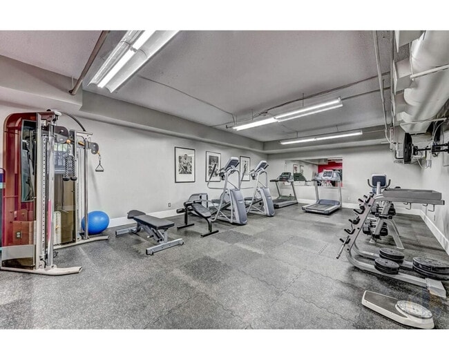 Photo du bâtiment - 1272 Rue Redpath-Crescent
