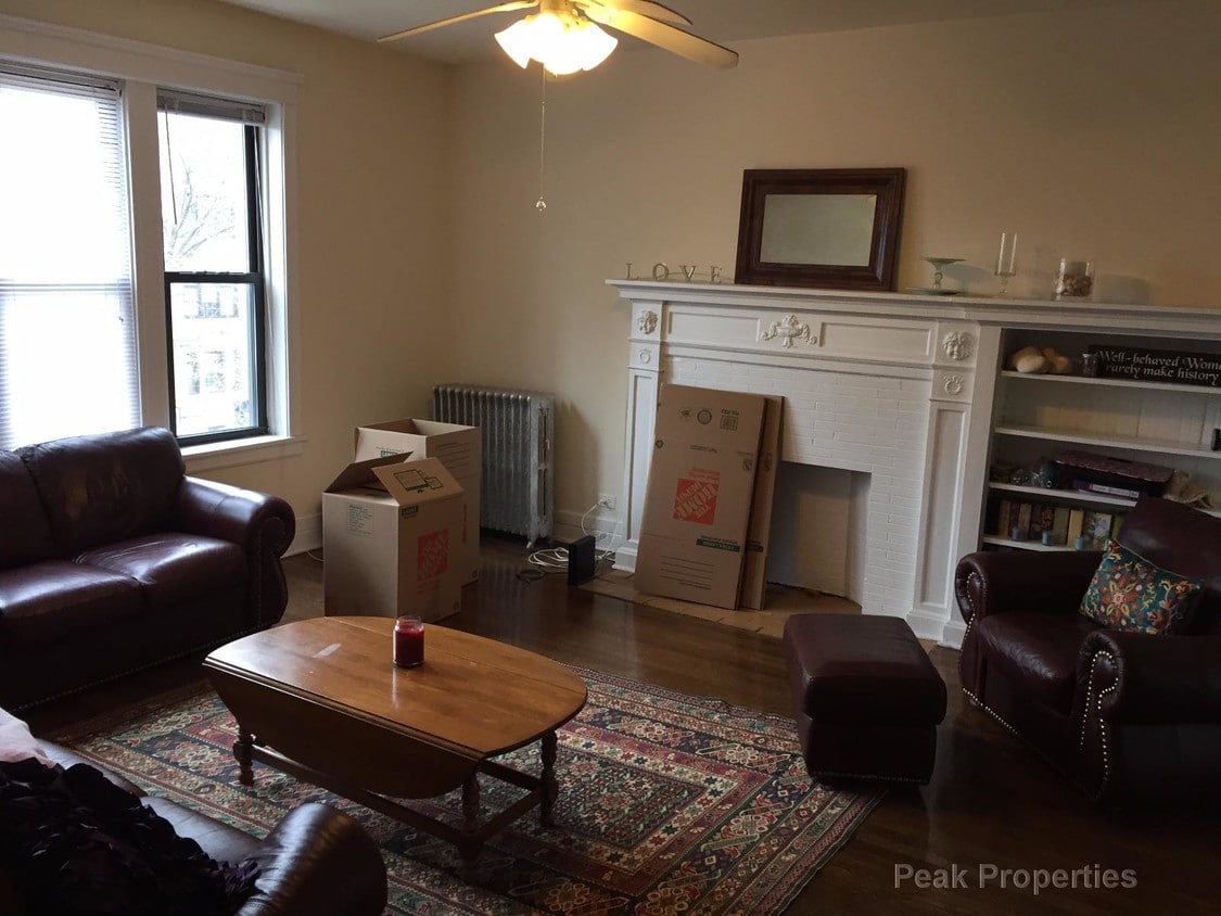 Primary Photo - 457 W Belmont Ave