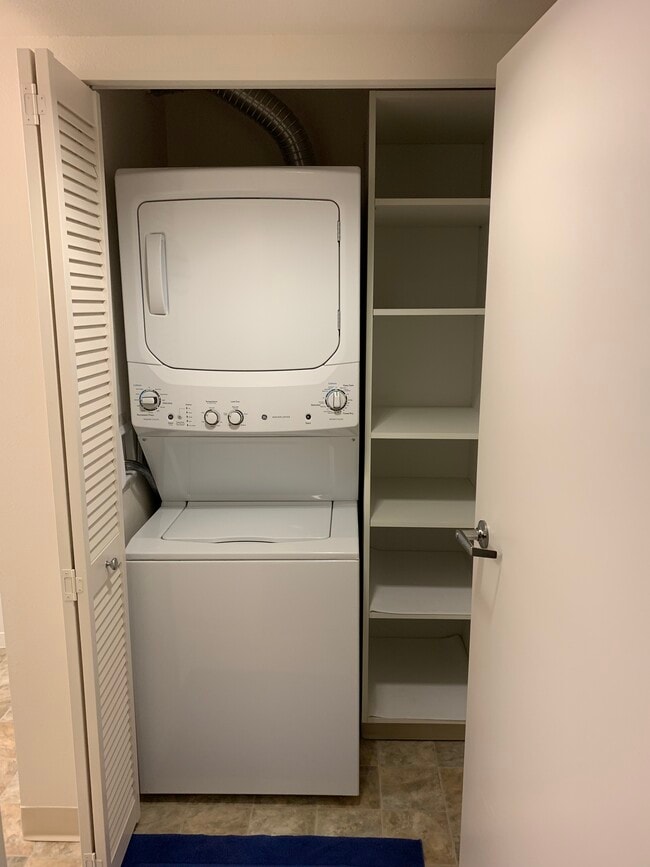 Washer / Dryer - 801 South St