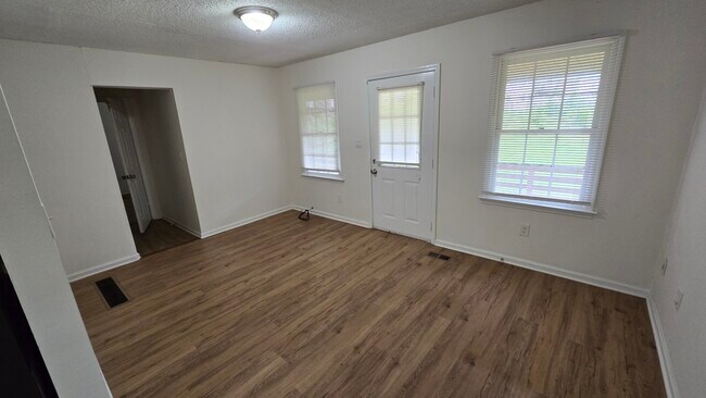 Foto del edificio - 2207 Mt Vernon Rd