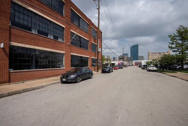 Building Photo - 120 St Louis Ave