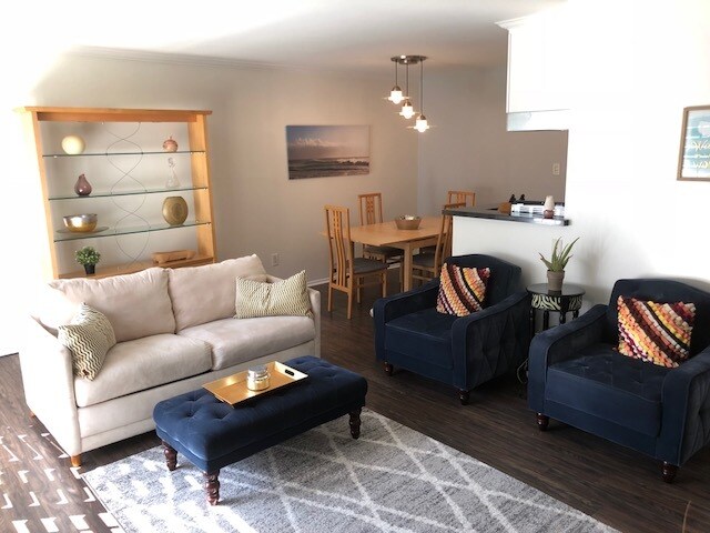 Spacious living area - 11550 Nebraska Ave