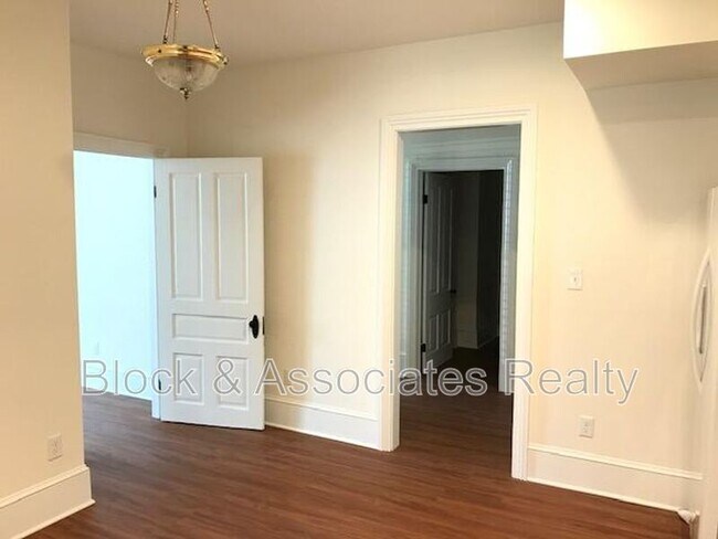 Foto del edificio - 309 E Lane St