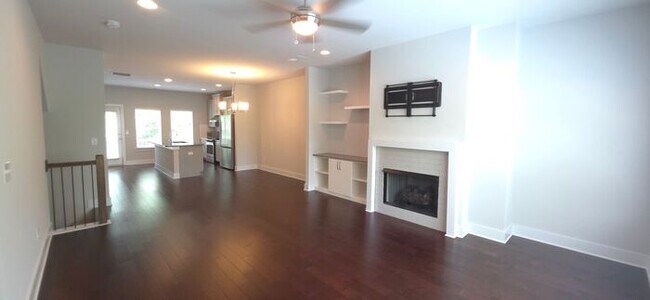 Foto del edificio - Beautiful Townhome in Doraville - Gated Community!
