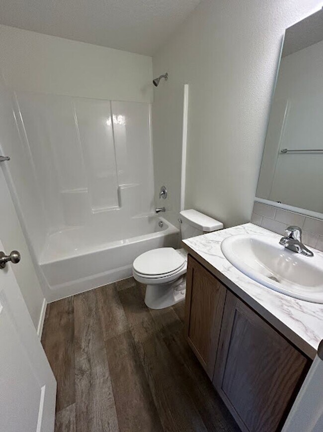 Foto del edificio - Brand New Townhome!