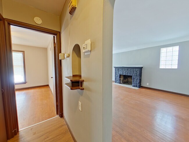 Building Photo - 1633 Veronica Ave