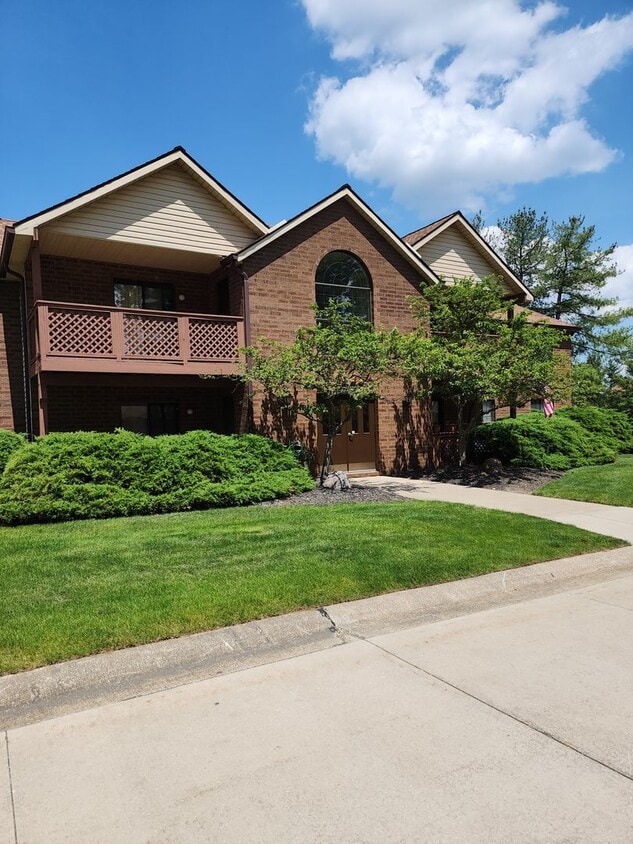 8621 Scenicview Dr Unit 201, Broadview Heights, OH 44147 Condo for