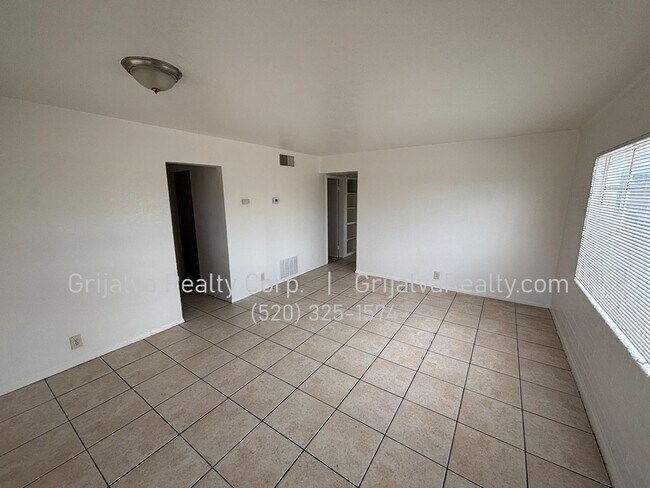 Building Photo - 2814 S Coconino Vista