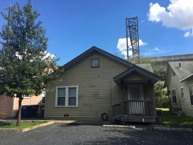 Foto del edificio - 713 E Elmira St