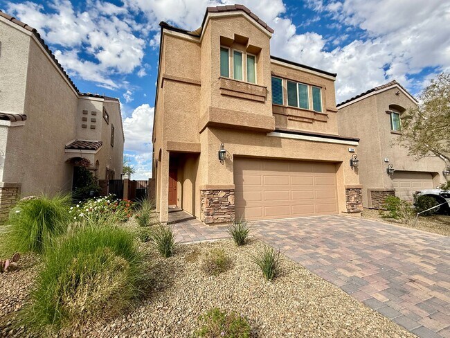 Foto del edificio - 4 BED, 2.5 BATH, 2 CAR-GARAGE, TWO-STORY, SINGLE FAMILY HOME FOR RENT w/ COMMUNITY POOL & SPA