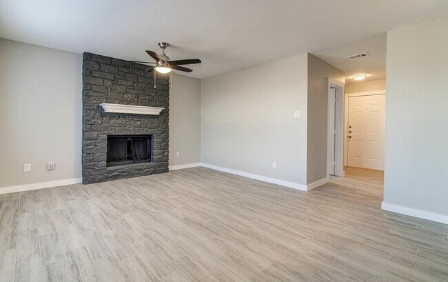Foto del edificio - 1205 Gregory Ln