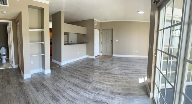 Building Photo - 1 BEDROOM = FIRST FLOOR = LAKE VIEW  Approved The Same Day!!
