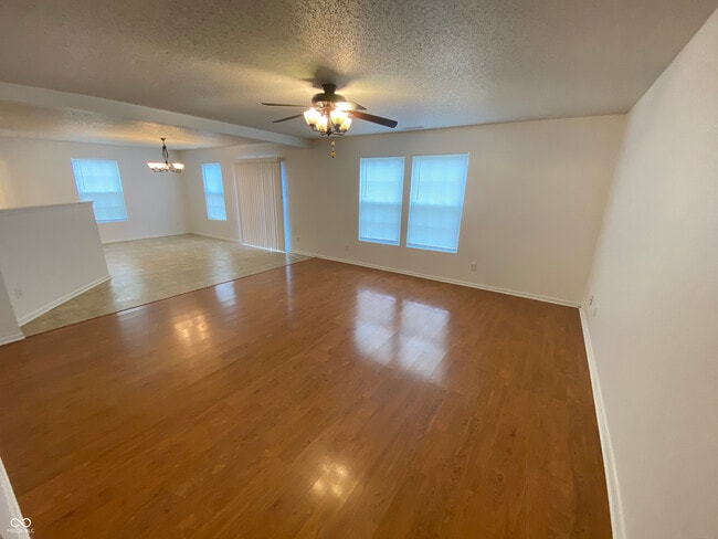 Building Photo - 1305 Central Park Dr
