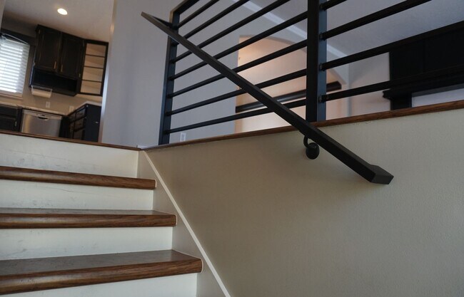 Building Photo - Quiet 4 Bedroom 2.5 Bath Taylorsville Home