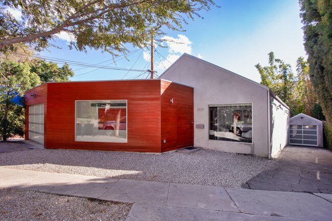 Building Photo - 8570 Rugby Dr