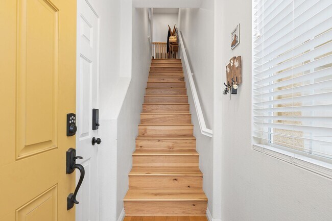 Building Photo - Lovely 2+ Bedroom, 2 Bathroom Townhome in ...