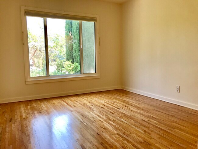Front bedroom - 4129 Mildred Ave
