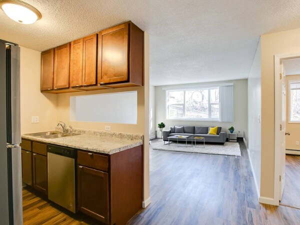 Primary Photo - 1337 Arkwright St N