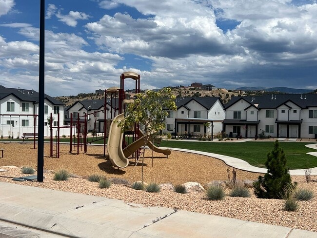 Building Photo - Brand New Old Sorrel Townhomes