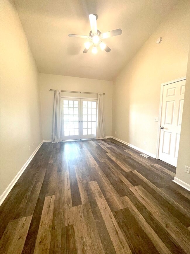Building Photo - 824 Sedgegrass Dr