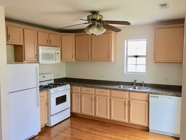 Building Photo - 126 Gant Circle Unit E Streamwood, IL 60107
