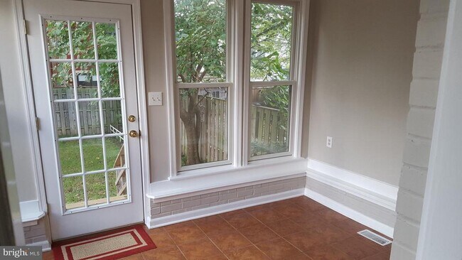 Foto del edificio - 905 Little St