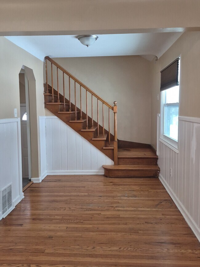 Foto del edificio - 615 E Mansfield Ave