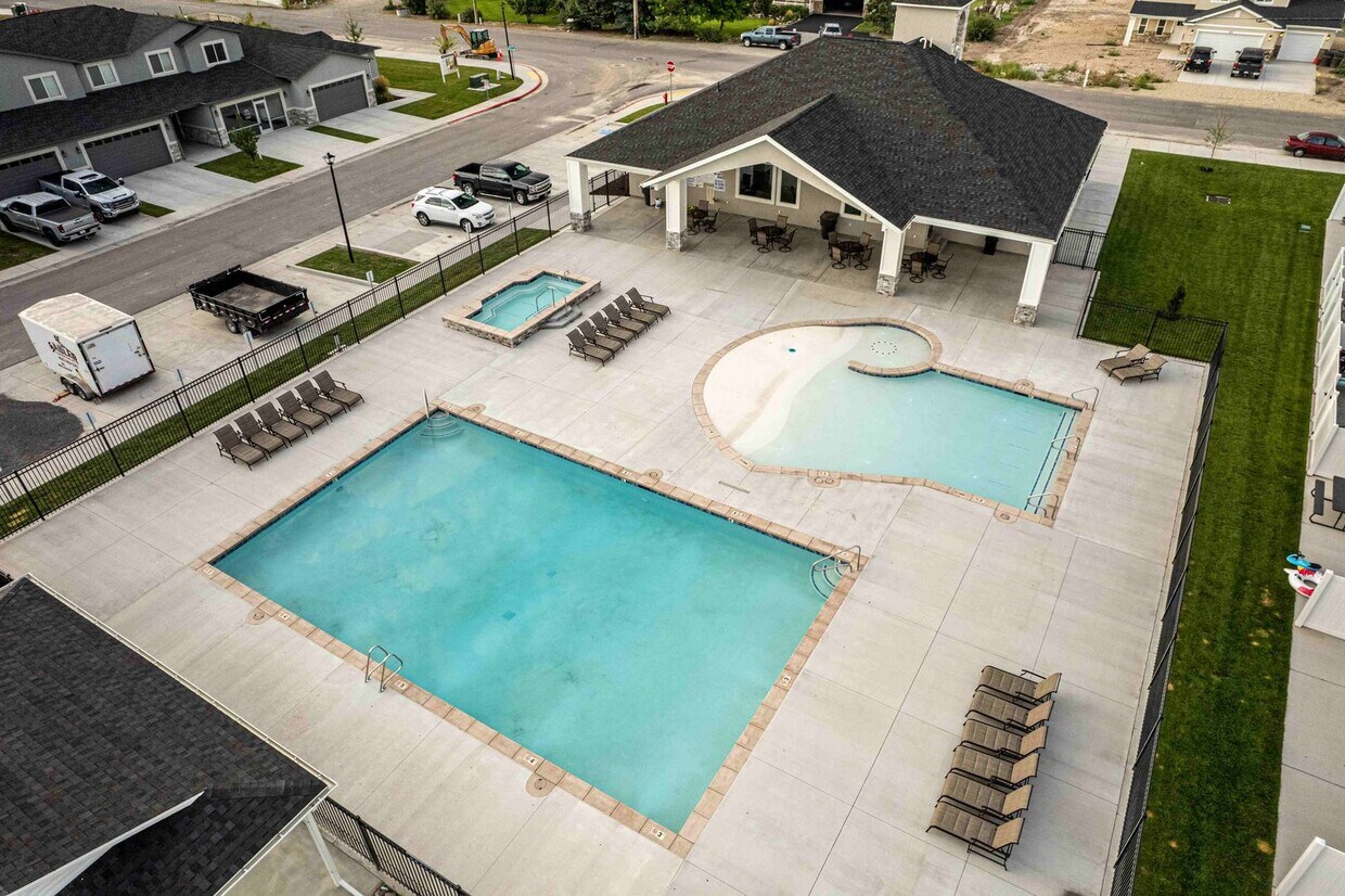 Foto principal - Luxury 3 Bedroom 2.5 Bath with Upscale Ame...
