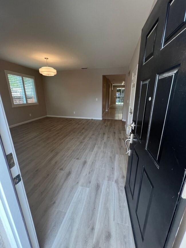 Building Photo - Three Bedroom Two Bath Stanford Ranch Home