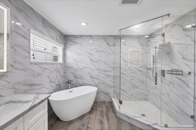 Foto del edificio - 618 Eastpointe Ct