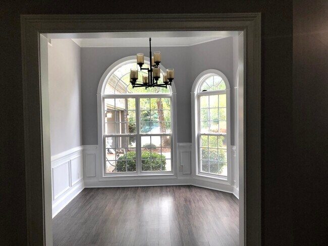 Foto del edificio - 5425 Settles Bridge Rd