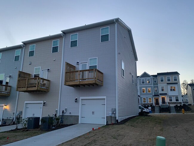 Building Photo - 112 Summer Violet Ln