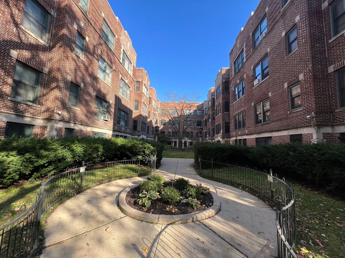 5551 S Kimbark Ave Unit 3, Chicago, IL 60637 Condo for Rent in
