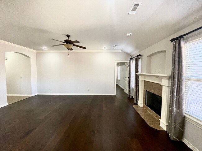 Foto del edificio - 3 Bedroom home near Pleasant Grove Road!
