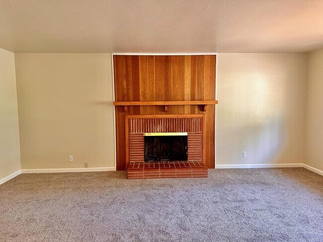 Building Photo - 13483 Evergreen Dr