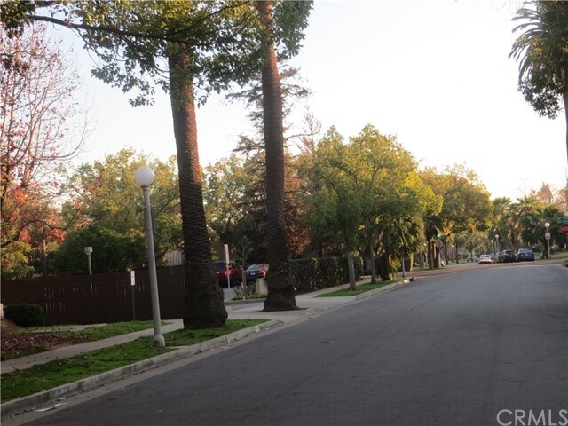 Primary Photo - 439 S Catalina Ave