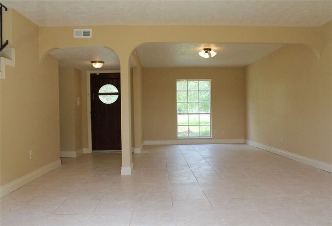 Building Photo - 3806 Old Chocolate Bayou Rd