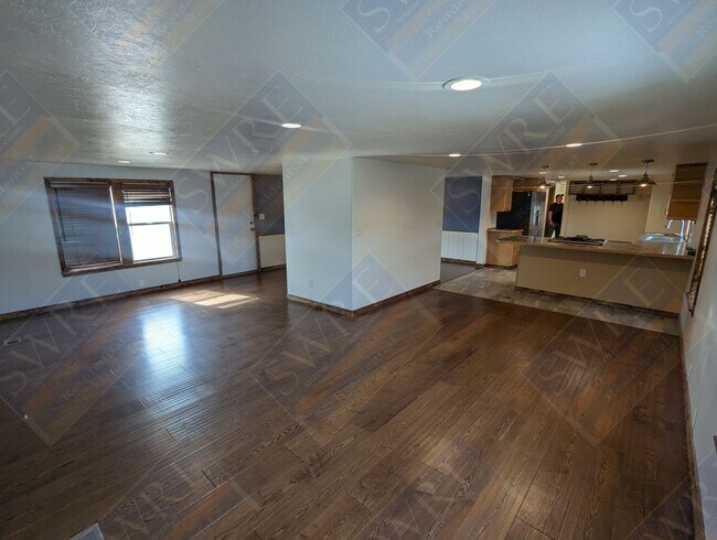 Foto del edificio - 340 Hoskins-