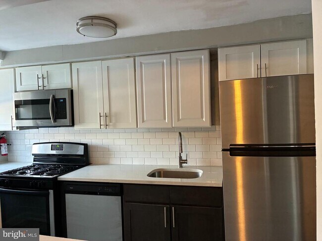 Building Photo - 1800 Garrett Rd