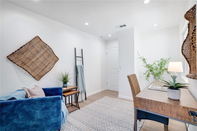 front house - 5222 W Carson St