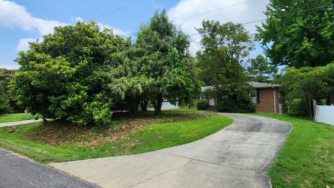 Building Photo - 2703 Candlenut Rd