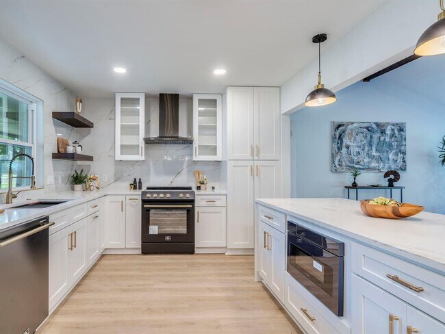 Foto del edificio - 13505 Broadmeade Ave