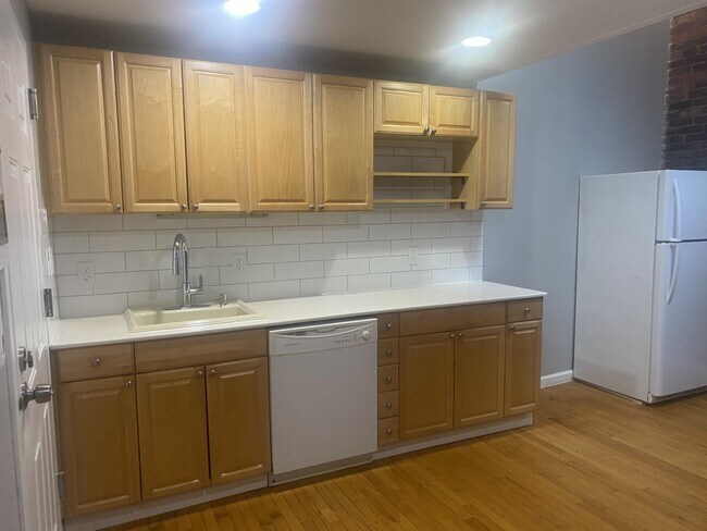 Building Photo - 94 4th Ave