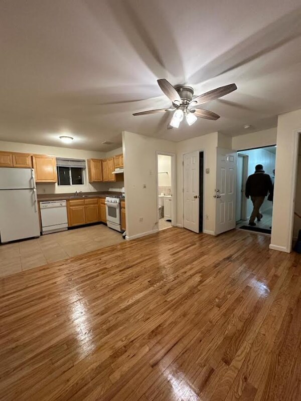 Building Photo - 1309 Vreeland Ave