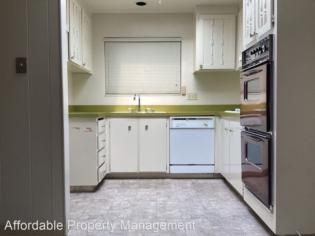 Building Photo - 3 br, 2 bath House - 2462 Regal Drive