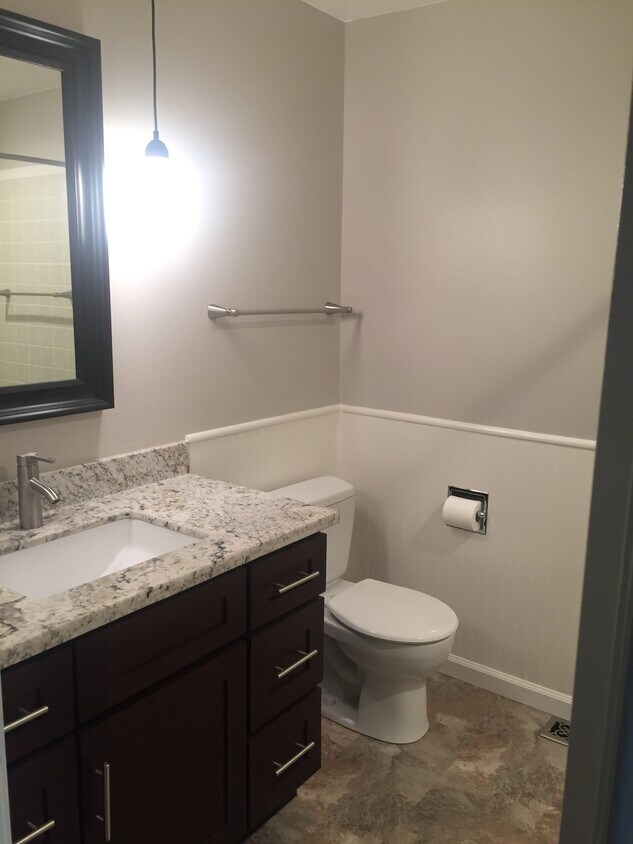 Updated bathroom - 13198 SW 17th St