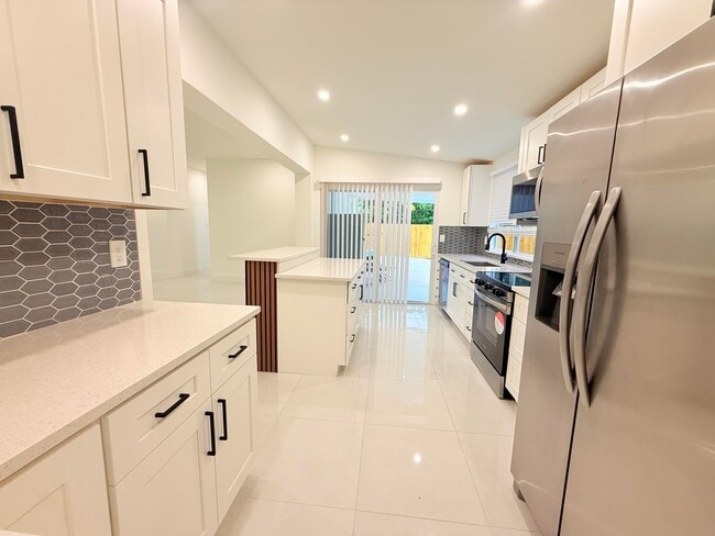 Foto del edificio - 345 Pinehurst Rd