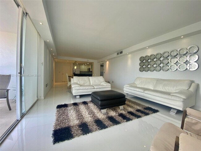 Foto del edificio - 3731 N Country Club Dr